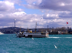 إلغاء بعض خدمات العبارات في إسطنبول السبت والأحد