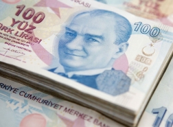 الليرة ترتفع قليلًا على وقع حظر تركيا تداول عملتها على 3 بنوك