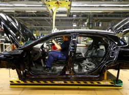 تقرير: بريطانيا تنتج 197 سيارة فقط في أبريل