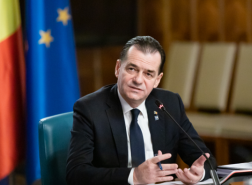 تغريم رئيس وزراء رومانيا 700 دولار بعد ظهوره بدون كمامة