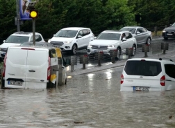 غرق عدد من شوارع اسطنبول بعد عاصفة قوية