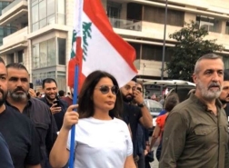 إليسا تهاجم الحكومة اللبنانية : لا شغل ولا مصاري ولا كهرباء