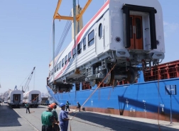 عربات السكة الحديد الروسية الأضخم من نوعها تصل إلى مصر