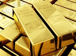 الذهب يرتفع مدعوماً بضعف الدولار
