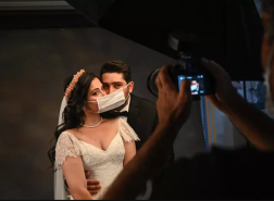 كيف أثر فيروس كورونا على حفلات الزفاف التركية الضخمة؟