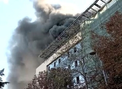 صور.. حريق كبير في مستشفى بإسطنبول يخلّف سحابة كثيفة من الدخان