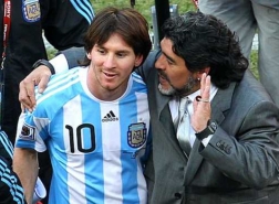 وفاة أسطورة كرة القدم الأرجنتيني إثر سكتة قلبية