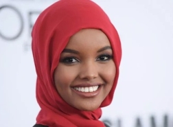 عارضة أزياء مسلمة تعتزل لأنها قدمت الدنيا على الدين