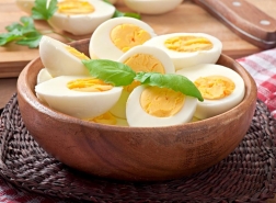 ماذا يحدث عند تناول البيض يومياً؟
