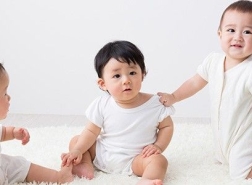 اليابان تسعى لزيادة الولادات باستخدام الذكاء الاصطناعي