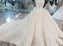 الشرطة الألمانية تبحث عن مالكات 100 فستان زفاف تم مصادرتها