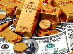 الذهب يتراجع من أعلى مستوياته في شهرين .. والدولار يقلص خسائره
