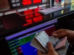 كومرتس بنك يرفع توقعاته لسعر صرف الليرة التركية في 2022