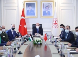 وزير الداخلية التركي يعد بحل مشاكل الفلسطينيين في تركيا