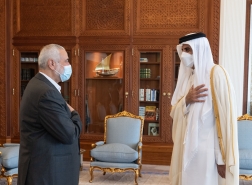 أمير قطر يبحث جهود إعادة إعمار قطاع غزة