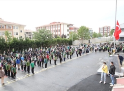 بالصور.. عودة طلبة المراحل المتوسطة والثانوية للمدارس في تركيا