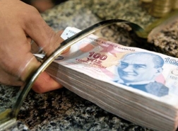 بنك سويسري يرفع توقعاته لسعر صرف الليرة التركية نهاية العام