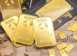 ارتفاع الذهب وهبوط الدولار مع ترقب خطاب رئيس المركزي الأمريكي