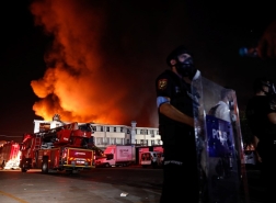 تفاصيل الحريق الكبير في باشاك شهير وسط إسطنبول.. شاهد الصور