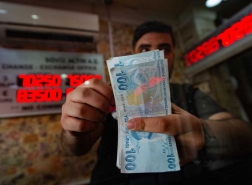 انخفاض حاد بسعر صرف الليرة التركية