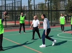 شاهد..  أردوغان يمارس الرياضة الصباحية مع وزرائه ومستشاريه 
