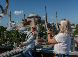 بعد انخفاض حاد العام الماضي.. قفزة بعائدات السياحة في تركيا