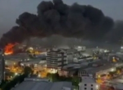 حريق كبير بأحد المصانع في أفجيلار (فيديو)