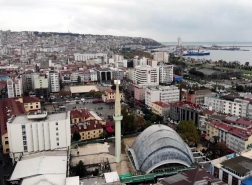 مدينة تركية تحظر دخول غير المطعمين القادمين من 7 دول