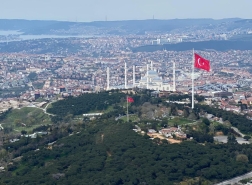 حبس أجنبي في إسطنبول اعتدى على العلم التركي