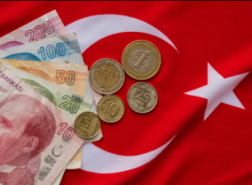 ستاندرد أند بورز تخفض تصنيف ديون تركيا بالعملة المحلية