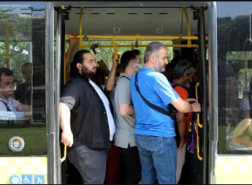 اليوم الأول بدون كمامات في المواصلات العامة بتركيا.. انقسام بين الركاب
