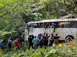 5 قتلى و38 مصابا بسقوط حافلة من منحدر بشمال غرب تركيا