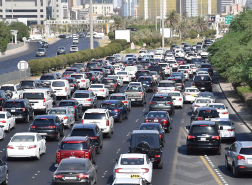 الكويت تأمر بمراجعة رخص القيادة الصادرة للوافدين من 2013