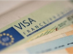 فرنسا تربط ملف تأشيرات المغاربة والجزائريين بشرط واحد