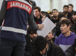 تركيا ترحل أكثر من 100 ألف مهاجر هذا العام