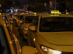 شكاوى الركاب مستمرة.. تغريم الآلاف من سائقي سيارات الأجرة بإسطنبول