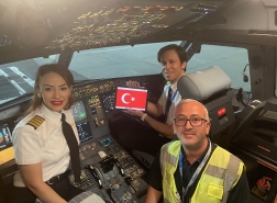 امرأة تركية تصبح أول قائدة طيران في الكويت (صور)