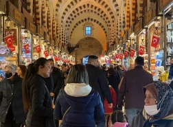 رغم الشتاء.. أسواق إسطنبول تزدحم بالزائرين والسياح