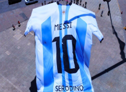 قميص ميسي يثير أزمة قبل نهائي كأس العالم