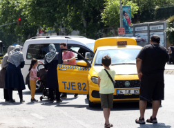 مشكلة سيارات الأجرة في إسطنبول.. 100 ليرة للمواطنين و100 دولار للأجانب!