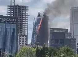 حريق بمبنى مكون من 17 طابقاً في اسطنبول (فيديو)