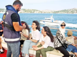 هام للمقيمين والسياح.. تركيا تطلق تطبيقًا ذكيا للتعرف على الهوية