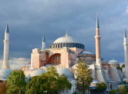 مسجد ايا صوفيا في إسطنبول.. أهميته التاريخية وقيمته الدينية ودليل الوصول