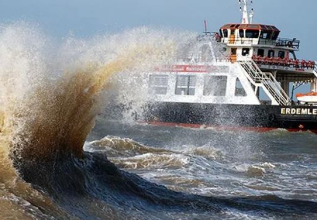 تم التحذير من احتمال حدوث اضطرابات في حركة النقل بسبب العاصفة في البحر