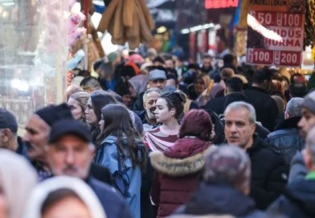 انخفض عدد السكان الأجانب المقيمين في تركيا بمقدار 253 ألفًا و293 شخصًا