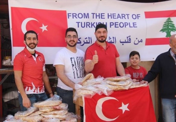 السفارة التركية وزعت 1000 ربطة خبز على المحتاجين-الأناضول