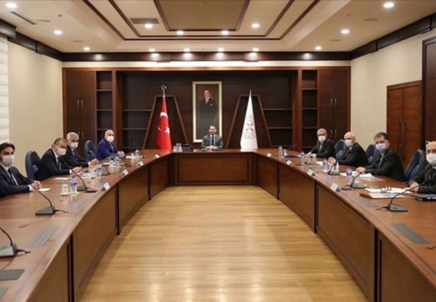 الوزير ألبيرق يجتمع بمدراء بعض البنوك في تركيا-تويتر