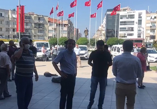 مواطنون أتراك في مانيسا عقب الزلزال-حرييت