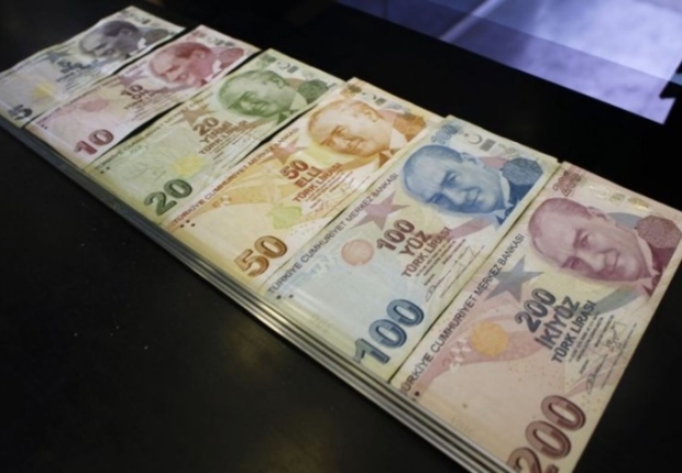 الليرة التركية تشهد انخفاضاً كبيراً أمام الدولار