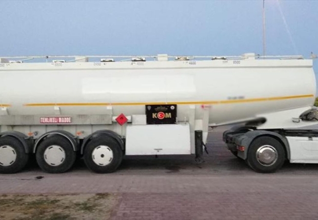 وحدة مكافحة التهريب تضبط شاحنة محملة بكميات من الوقود المهرب-الأناضول